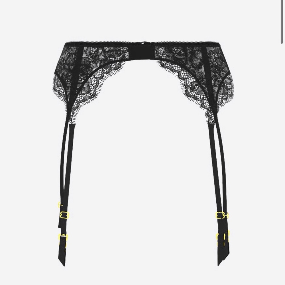 NWT Victoria’s Secret Black Rose Lace Garter Belt